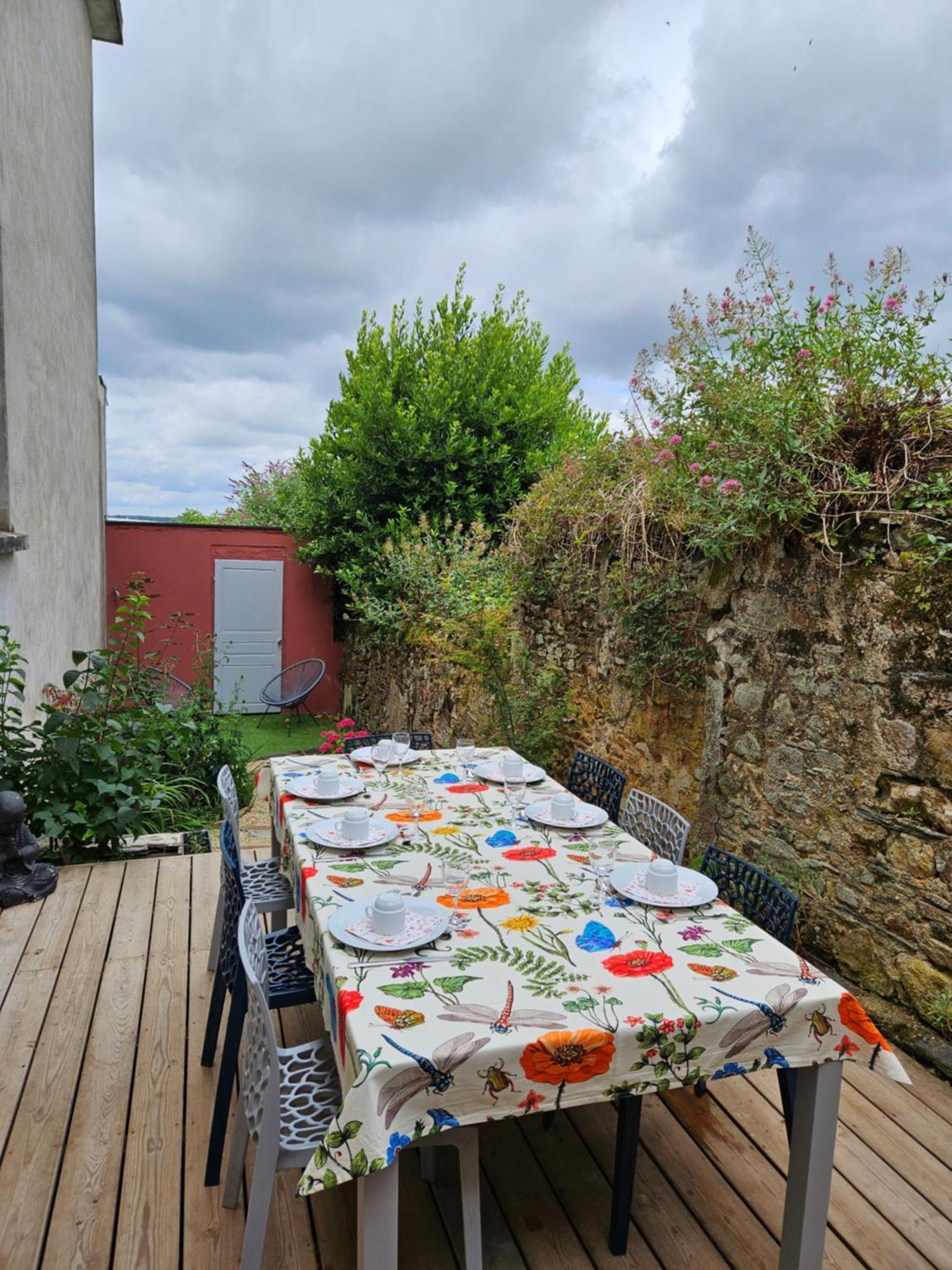Confidences Escale A Brissac Bed & Breakfast Exterior photo